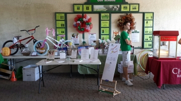 RAffle Table Beth, best.jpg